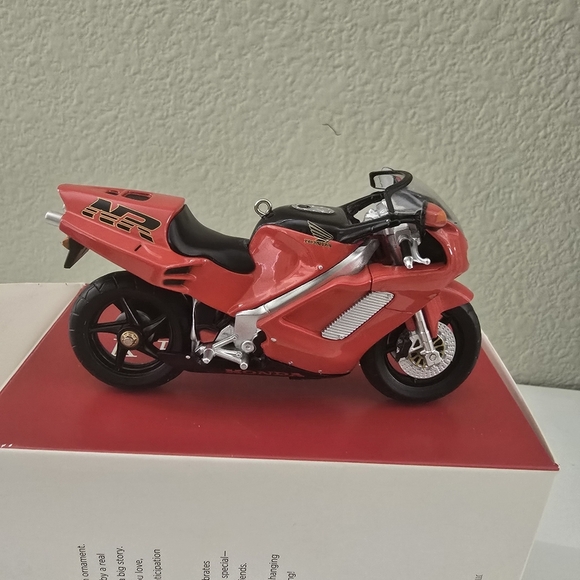 Hallmark 2019 Keepsake Ornament Honda Motorcycles 1992 NR750 - Picture 4 of 8